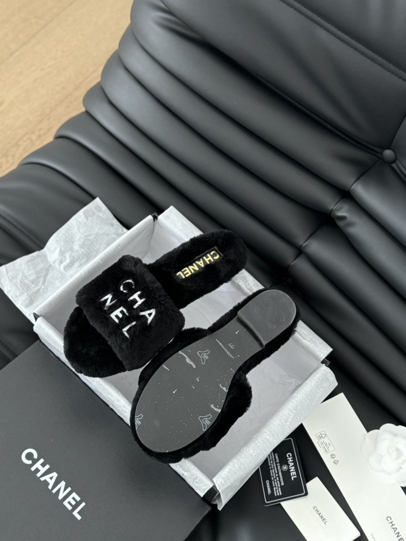 Ch**el slippers